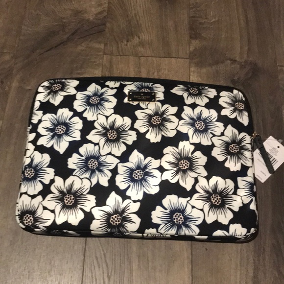 kate spade Accessories - NWT Kate spade laptop case